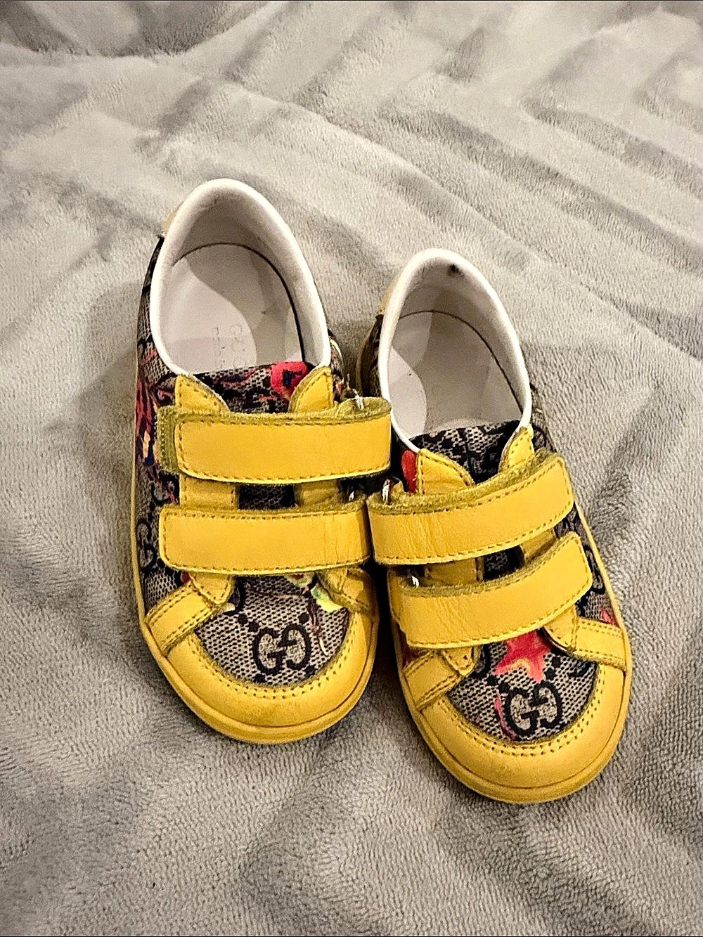 Gucci Kids GG Supreme Heart Star Velcro Sneakers Kids Sneakers Yellow EU 22